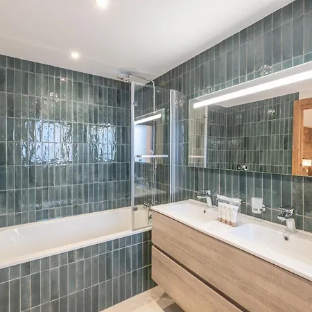 Luxe Ski-in Ski-out, Sauna, Cinema, Jacuzzi - Fr-1-645-81 Chalet